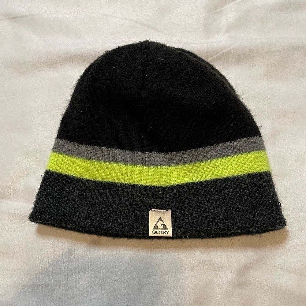 🐶🐶Boys Gerry OS black and green beanie.🐶🐶